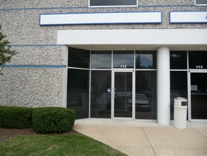 22611 Markey Ct, Sterling, VA à louer Photo de l’immeuble– Image 2 sur 27