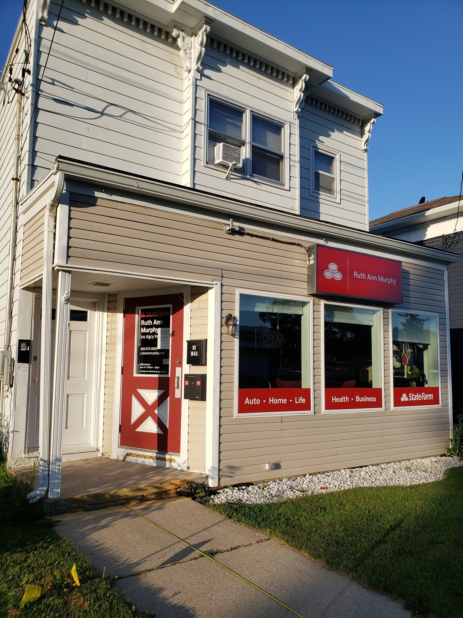 917 E Main St, Stoughton, WI à louer Photo de l’immeuble– Image 1 sur 3