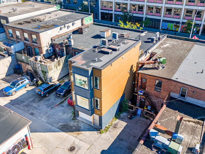820 Danforth Ave, Toronto, ON à vendre - Photo de l’immeuble – Image 3 sur 11