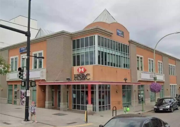 384 Bernard Av, Kelowna, BC à louer - Photo principale – Image 1 sur 1