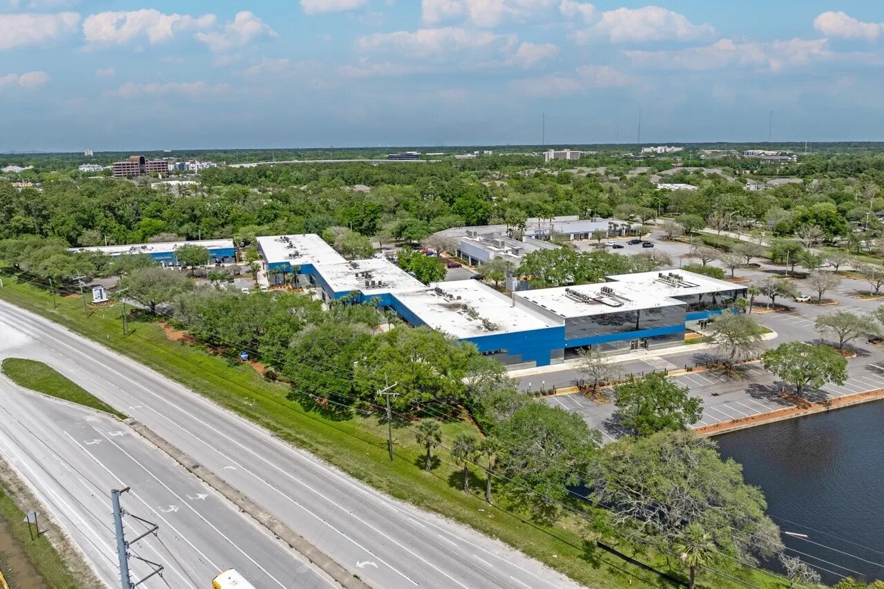 8301 Cypress Plaza Dr, Jacksonville, FL à louer Photo de l’immeuble– Image 1 sur 7