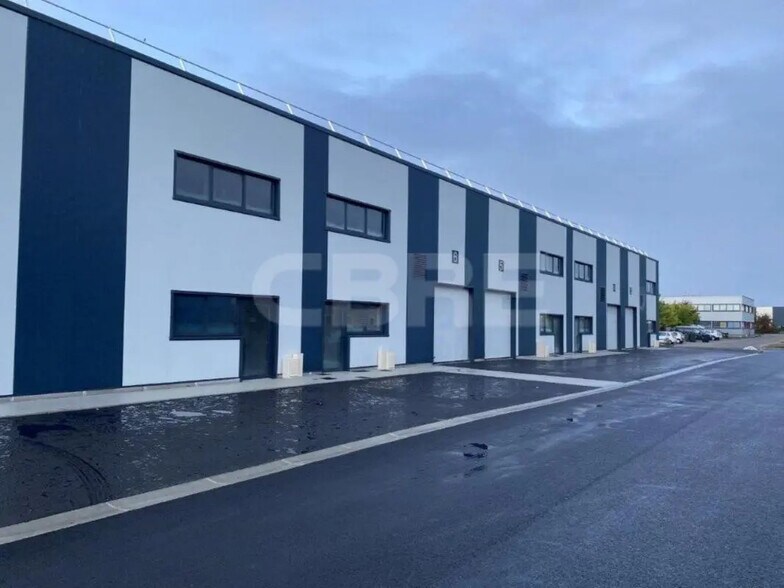 Local d'activités dans Blanquefort à vendre - Photo de l’immeuble – Image 3 sur 19