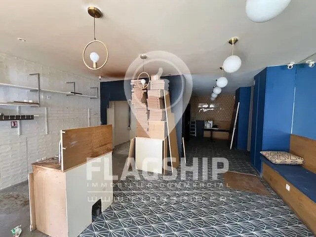 Local commercial dans Paris à louer - Photo de l’immeuble – Image 1 sur 9