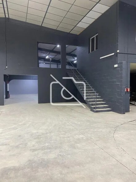 Industriel/Logistique dans Sainte-Geneviève-des-Bois à vendre - Photo intérieure – Image 3 sur 5