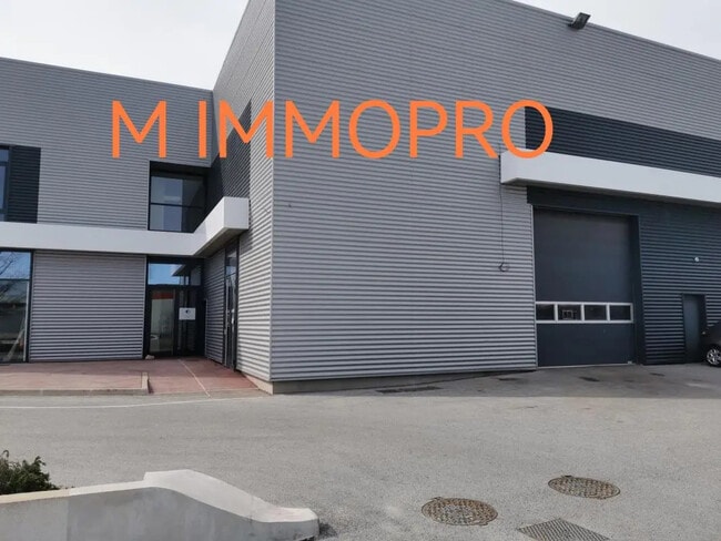 Plus de détails pour Local d'activités à louer