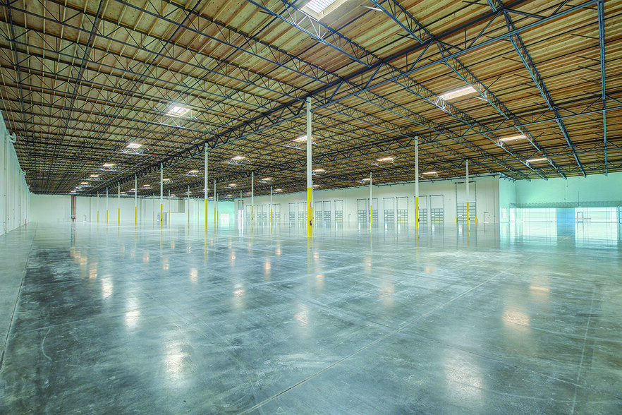 1619 Boeing Way, Stockton, CA à louer - Photo intérieure – Image 3 sur 6