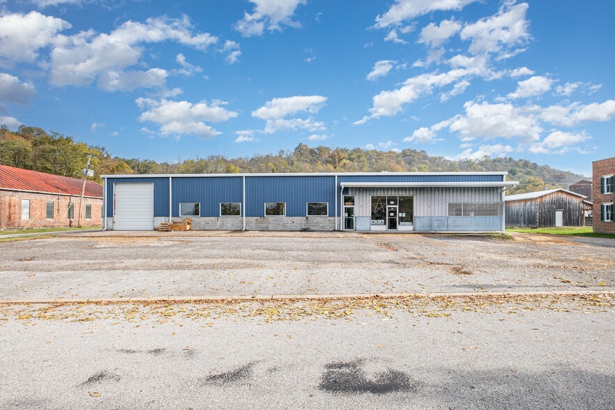 330 N Front St, Ripley, OH à vendre - Photo principale – Image 1 sur 29