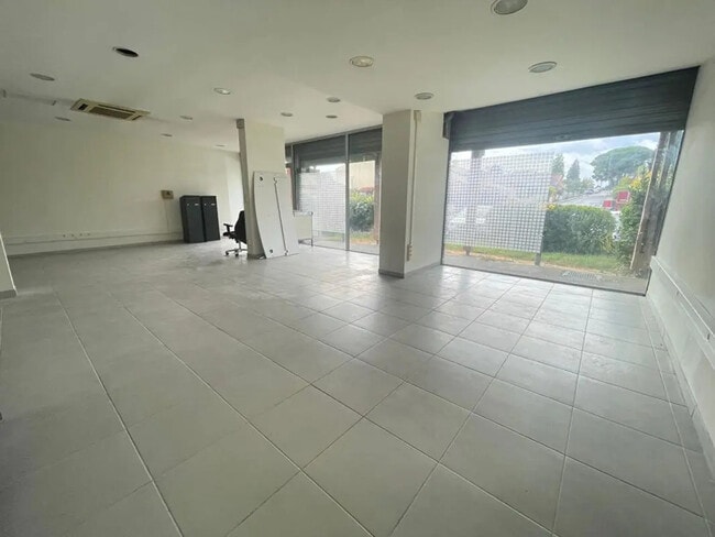 Plus de détails pour Local commercial à vendre