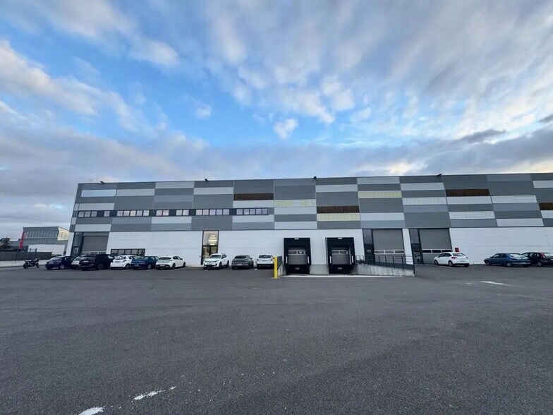 Bureau dans Neuville-sur-Oise à louer - Photo de l’immeuble – Image 2 sur 14