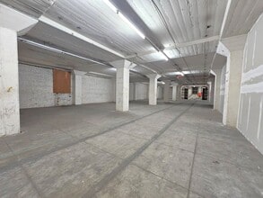 415 S San Pedro St, Los Angeles, CA à louer Photo intérieure– Image 1 sur 2