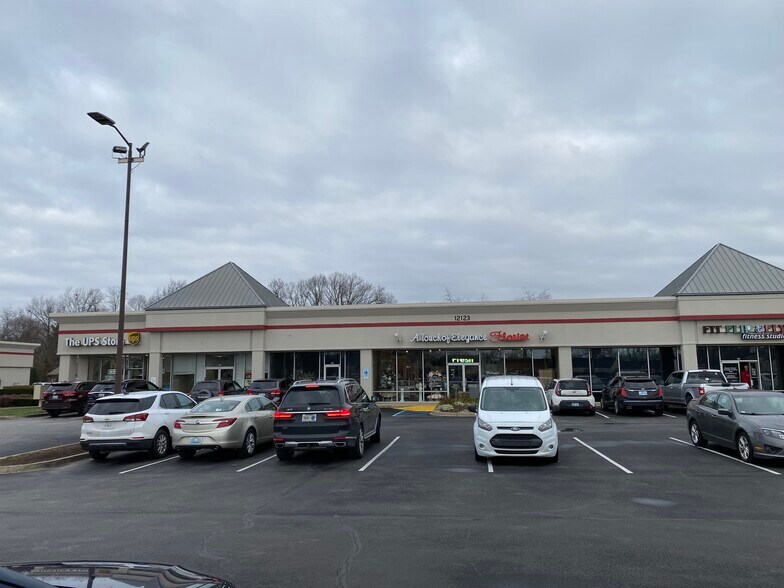 12123 Shelbyville Rd, Louisville, KY à louer - Photo de l’immeuble – Image 2 sur 3