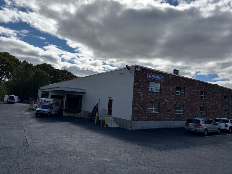 20 Strafello Dr, Avon, MA à louer - Photo de l’immeuble – Image 3 sur 16
