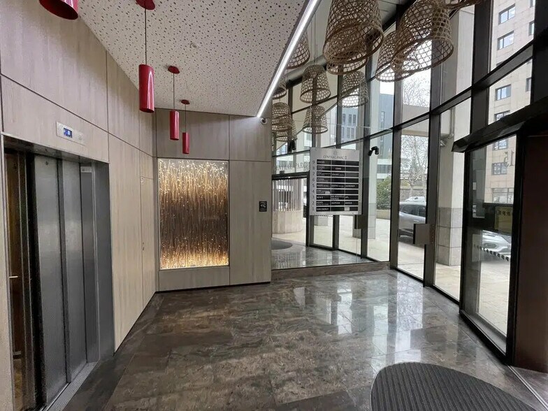 Bureau dans Villeurbanne à louer - Photo de l’immeuble – Image 3 sur 12
