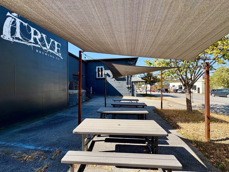 255-257 Short Coxe Ave, Asheville, NC à louer - Photo de l’immeuble – Image 3 sur 27