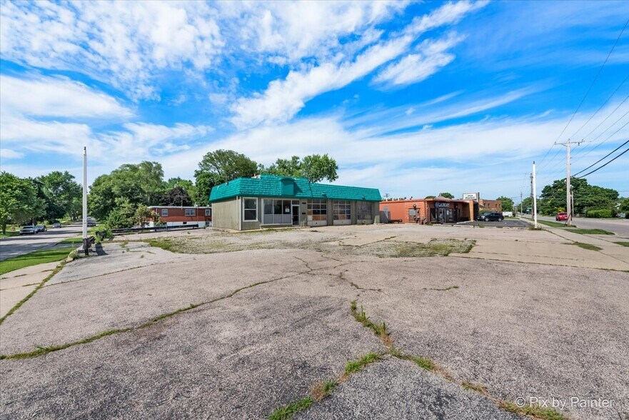 1126 Larkin Ave, Elgin, IL à vendre - Photo de l’immeuble – Image 2 sur 16