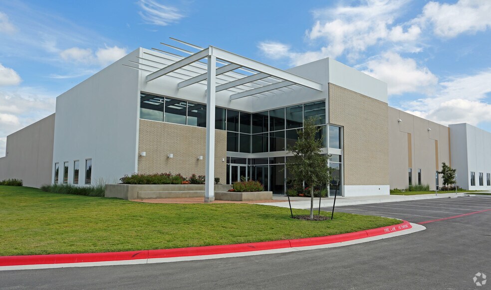 3813B Helios Way, Pflugerville, TX à louer - Photo de l’immeuble – Image 2 sur 2