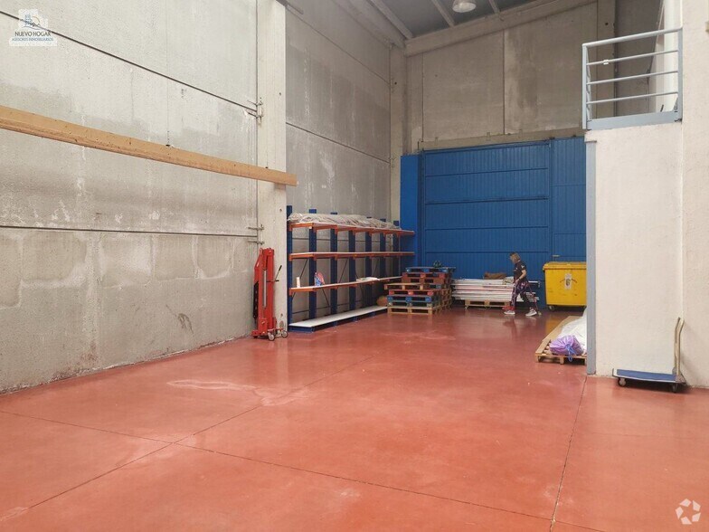 Industriel/Logistique dans Velilla de San Antonio, Madrid à vendre - Photo de l’immeuble – Image 3 sur 7