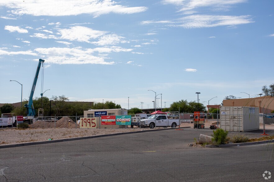 1995 E Ajo Way, Tucson, AZ à louer - Photo de l’immeuble – Image 2 sur 11