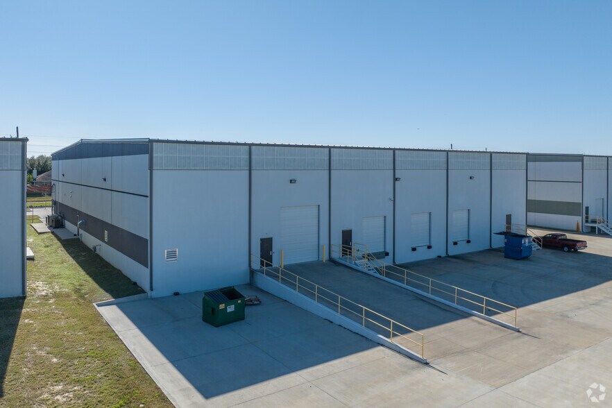 1003 E Airtex Dr, Houston, TX à louer - Photo de l’immeuble – Image 2 sur 7