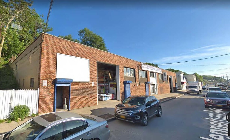 677 Nepperhan Ave, Yonkers, NY à louer - Photo de l’immeuble – Image 2 sur 6