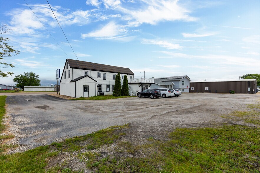 904 W Union Ave, Litchfield, IL à vendre - Photo de l’immeuble – Image 3 sur 26