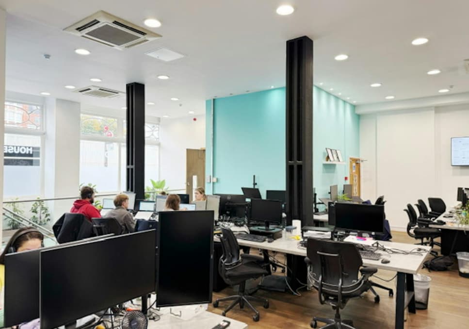 105-107 Farringdon Rd, Londres, LND EC1R 3BU - Lot GRND & BSMT - - Photo intérieure - Image 1 of 5