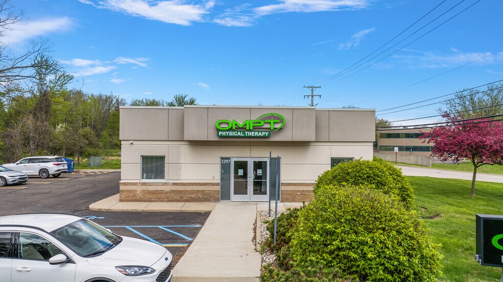 3297 Five Points Dr, Auburn Hills, MI à vendre - Photo de l’immeuble – Image 2 sur 9