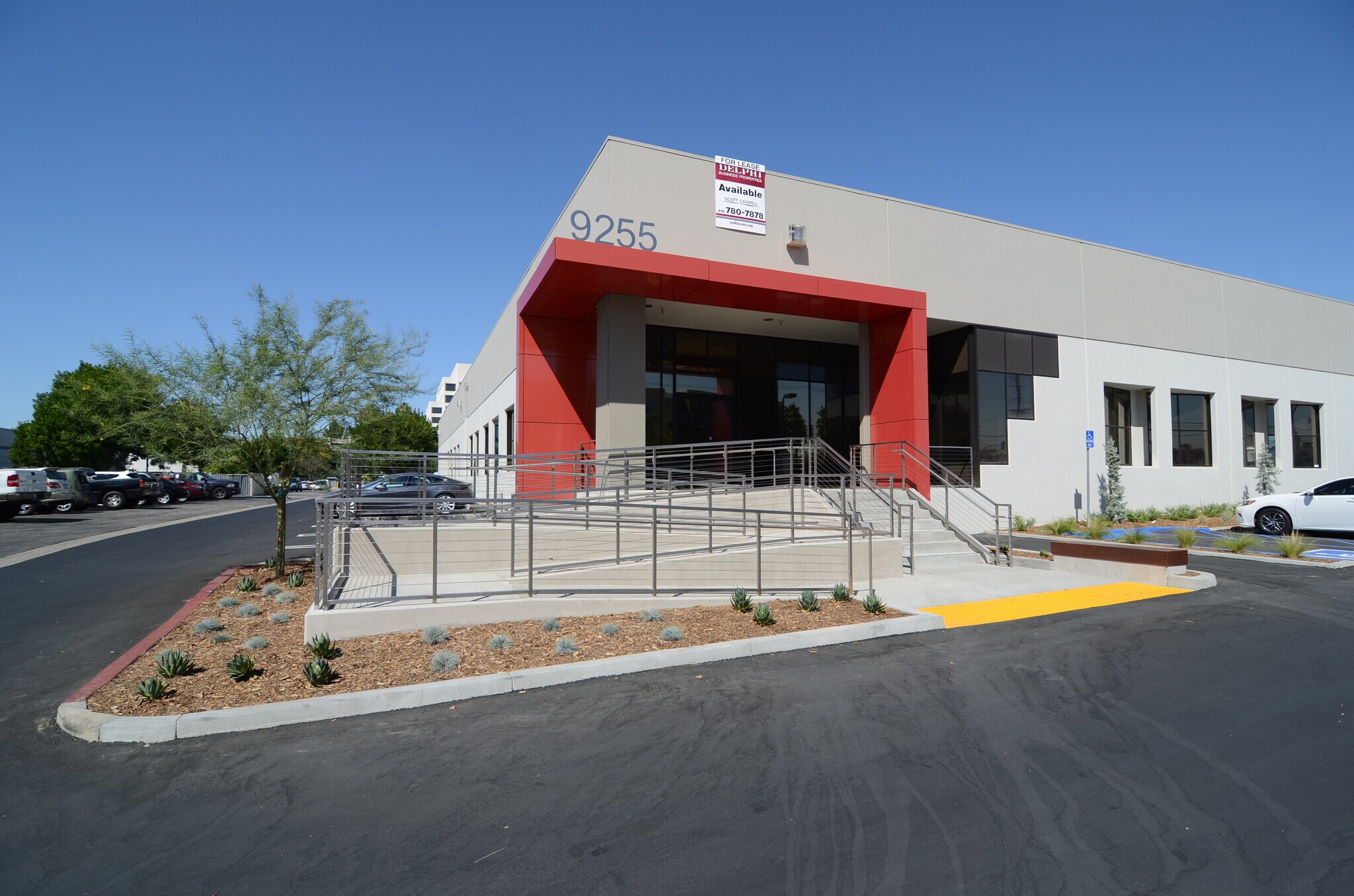 9255-9275 Corbin Ave, Northridge, CA à louer Photo principale– Image 1 sur 7