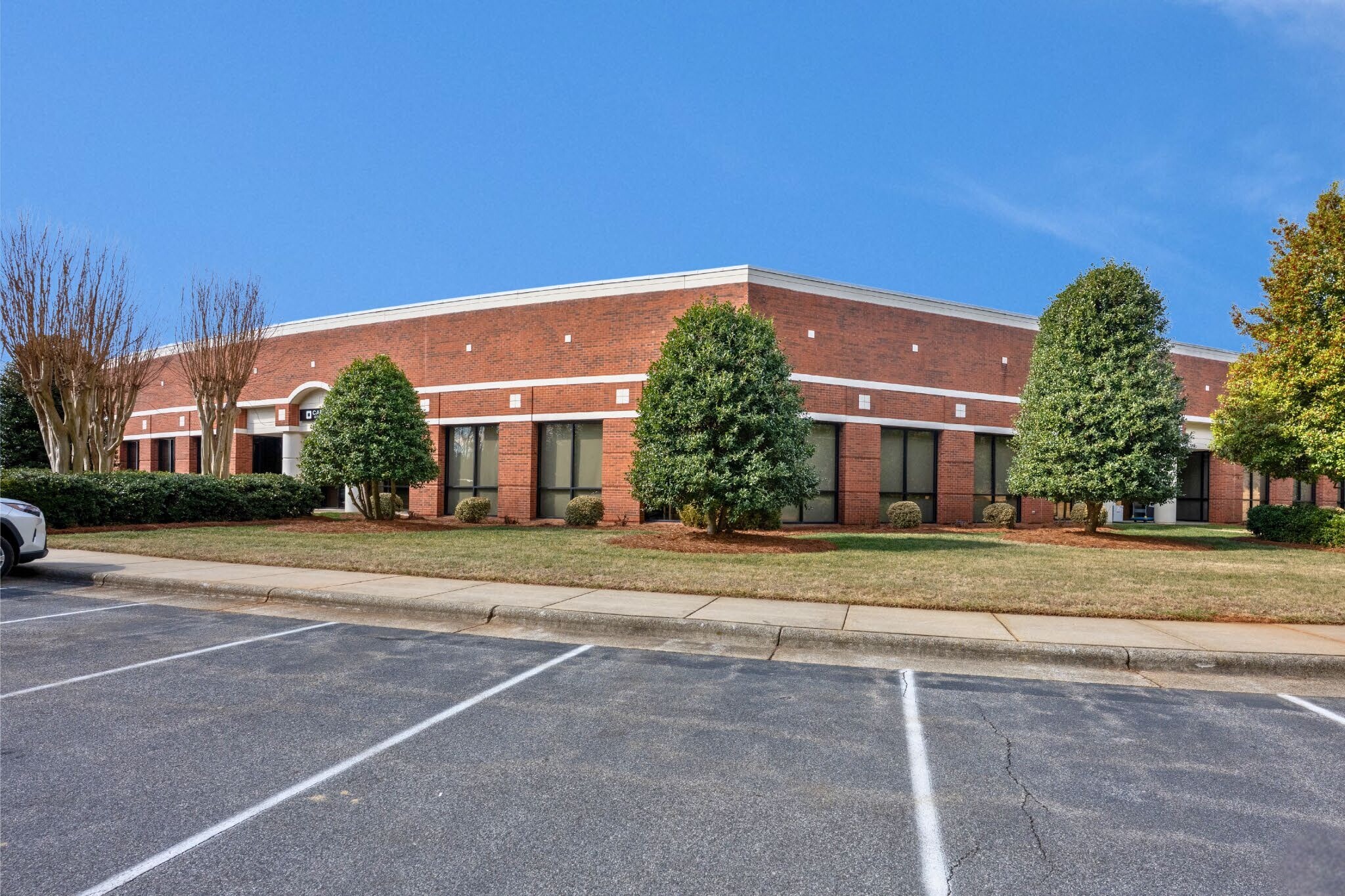 7800-7880 Thorndike Rd, Greensboro, NC à louer Photo de l’immeuble– Image 1 sur 9