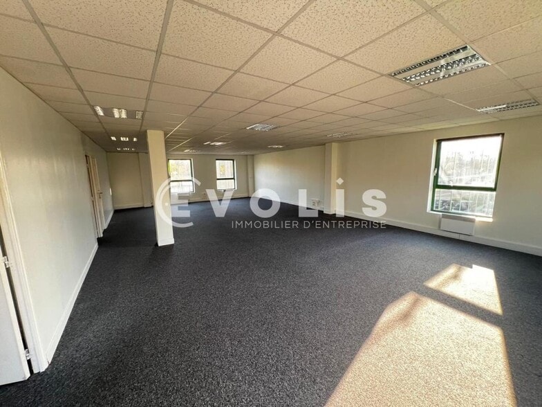Bureau dans Viry-Châtillon à louer - Photo intérieure – Image 3 sur 9