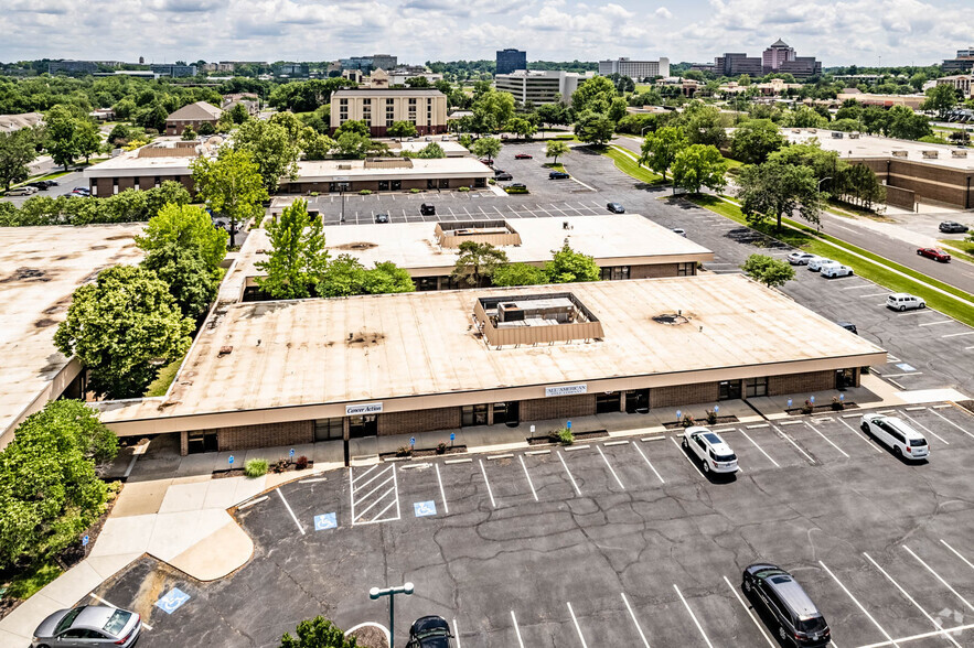 10540 Barkley St, Overland Park, KS à louer - Photo de l’immeuble – Image 3 sur 5