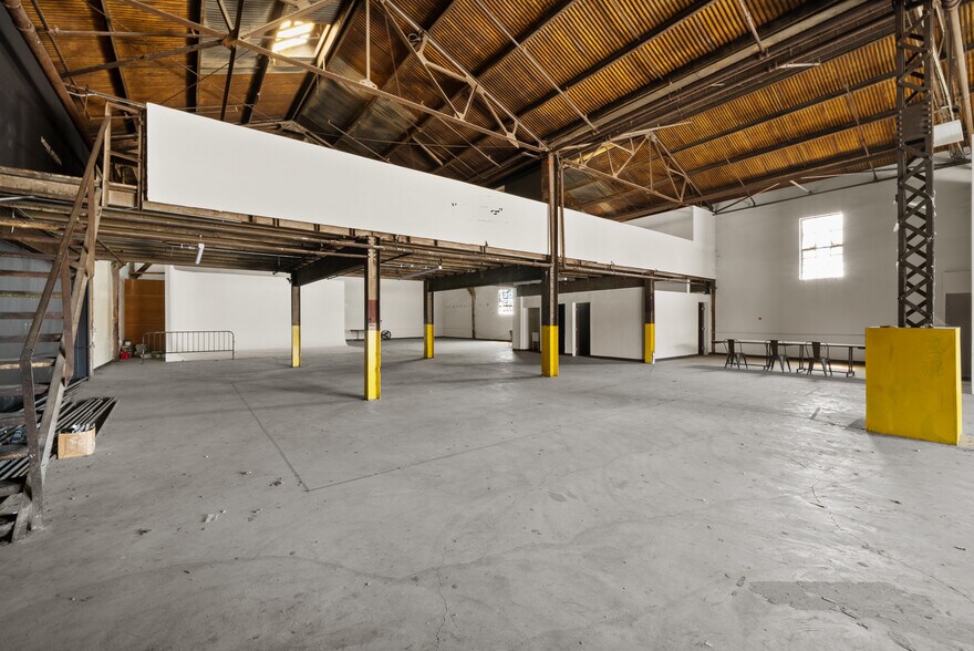 2416 E 24th St, Vernon, CA à louer - Photo de l’immeuble – Image 3 sur 10