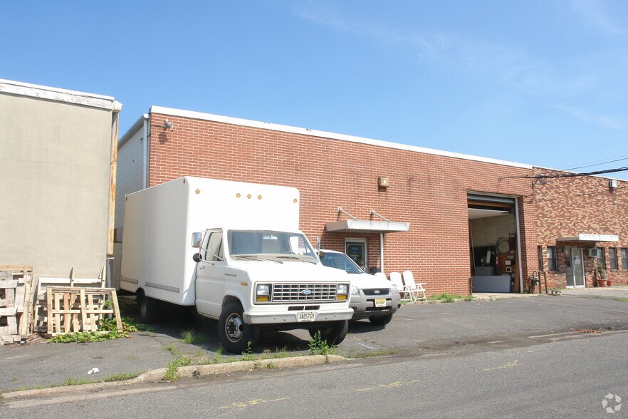 1015 Pennsylvania Ave, Linden, NJ à vendre - Photo principale – Image 1 sur 13