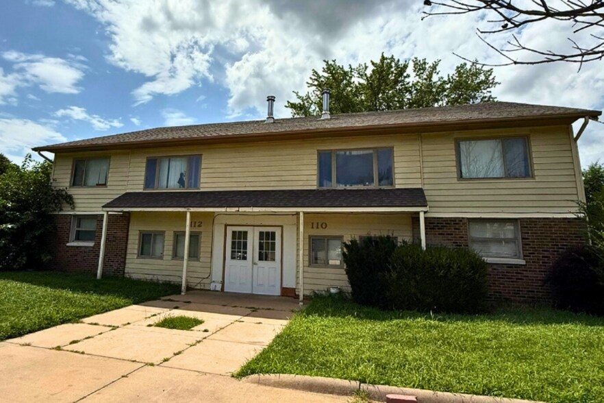 106-112 Cherry Hills ct, Hesston, KS à vendre - Photo principale – Image 1 sur 8