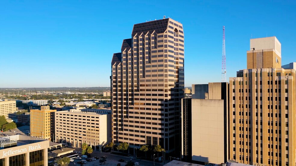 300 Convent St, San Antonio, TX à louer - Vidéo aérienne – Image 2 sur 9