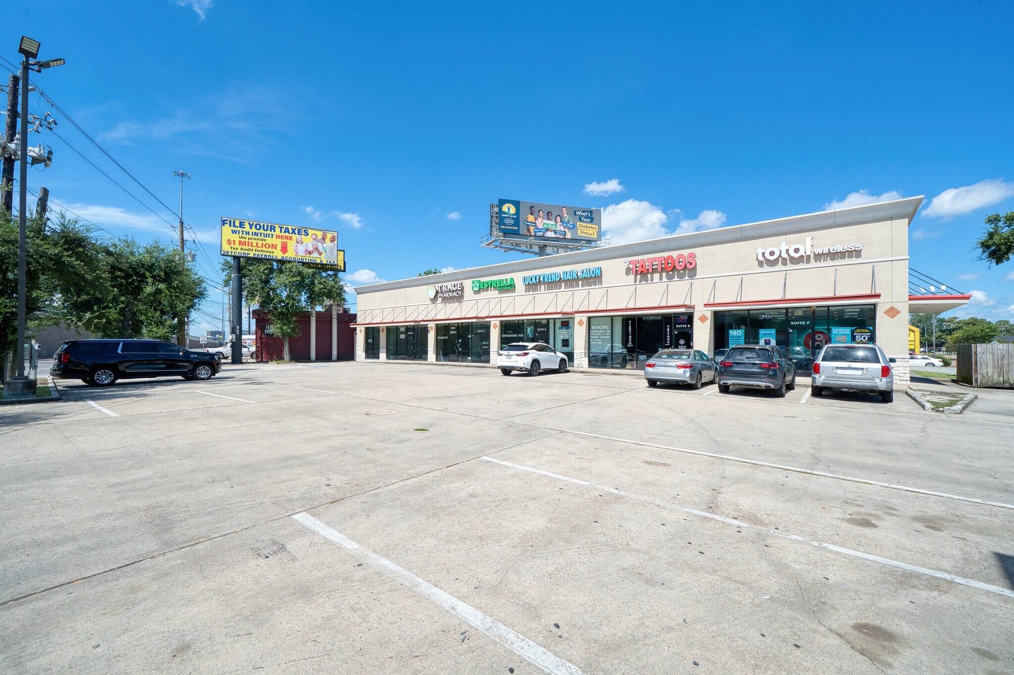 8104 Southwest Fwy, Houston, TX à louer Photo de l’immeuble– Image 1 sur 4