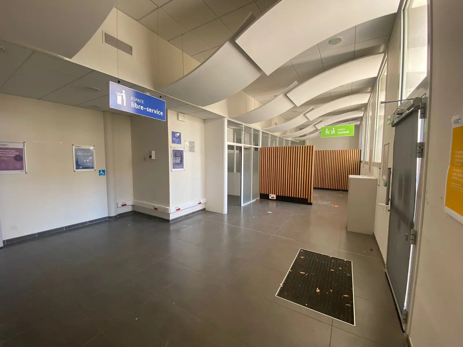 Bureau dans La Ciotat à louer Photo intérieure– Image 1 sur 7