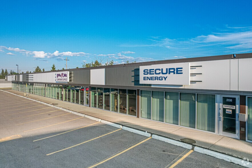 8915 51 Ave NW, Edmonton, AB à louer - Photo principale – Image 1 sur 5