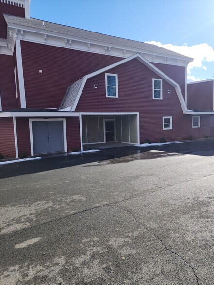 700 Columbia Tpke, East Greenbush, NY à louer - Photo de l’immeuble – Image 2 sur 14