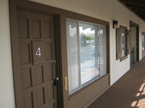 1580 E Edinger Ave, Santa Ana, CA à louer Photo intérieure– Image 1 sur 6