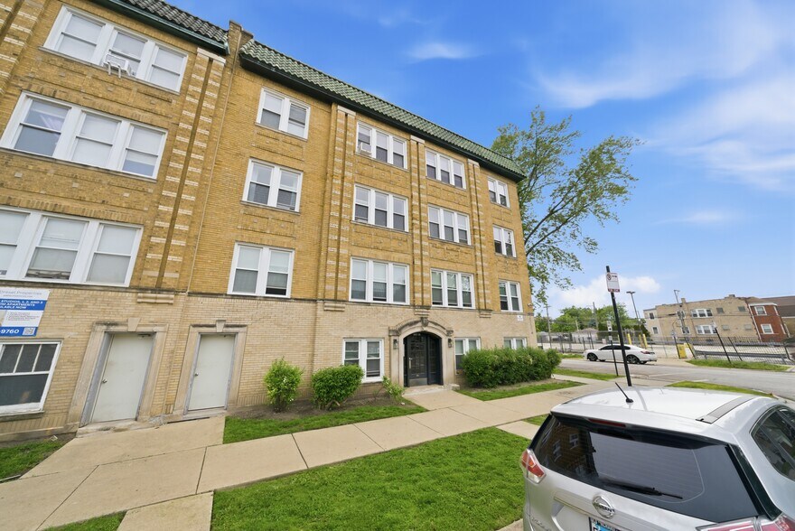 4057 W School St, Chicago, IL à vendre - Photo de l’immeuble – Image 3 sur 28
