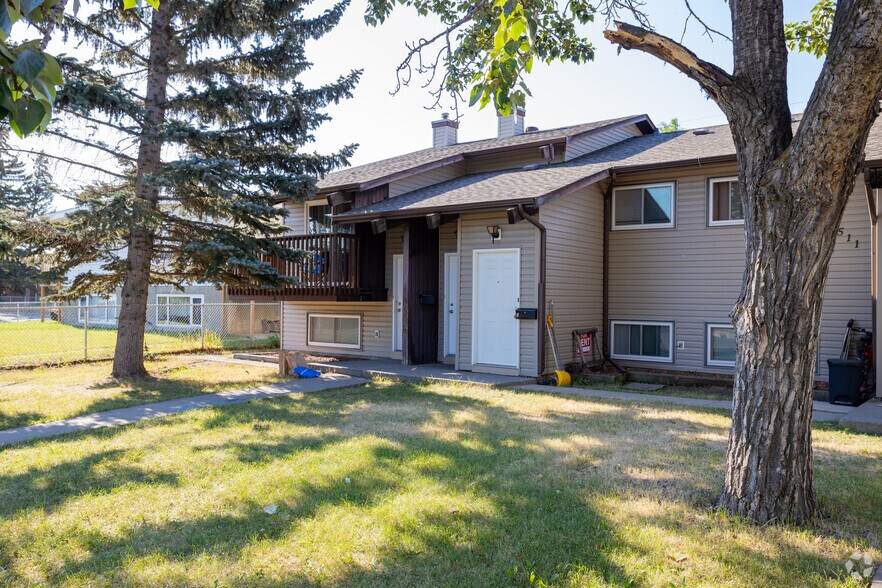 7511 41 Av NW, Calgary, AB à vendre - Photo de l’immeuble – Image 2 sur 3