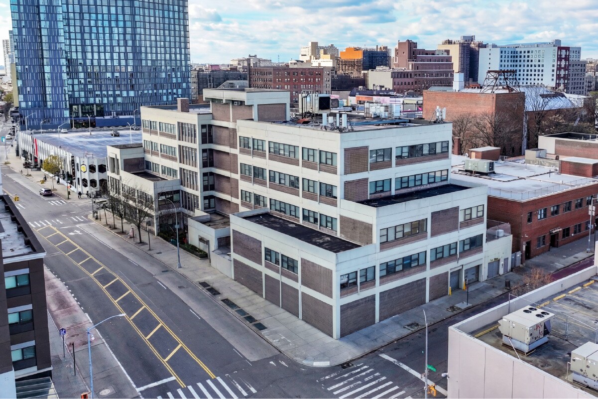 16515 Archer Ave, Jamaica, NY à vendre Photo principale– Image 1 sur 4