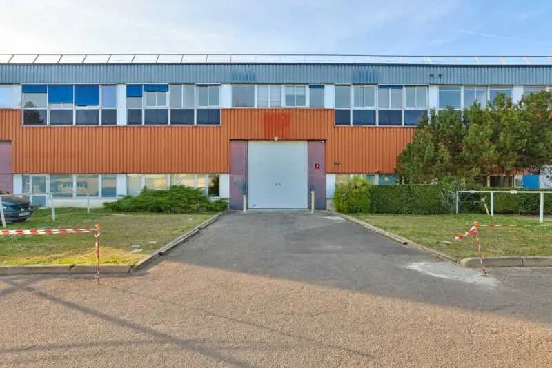 4 Rue Albert Einstein, Trappes à louer - Photo de l’immeuble – Image 3 sur 9