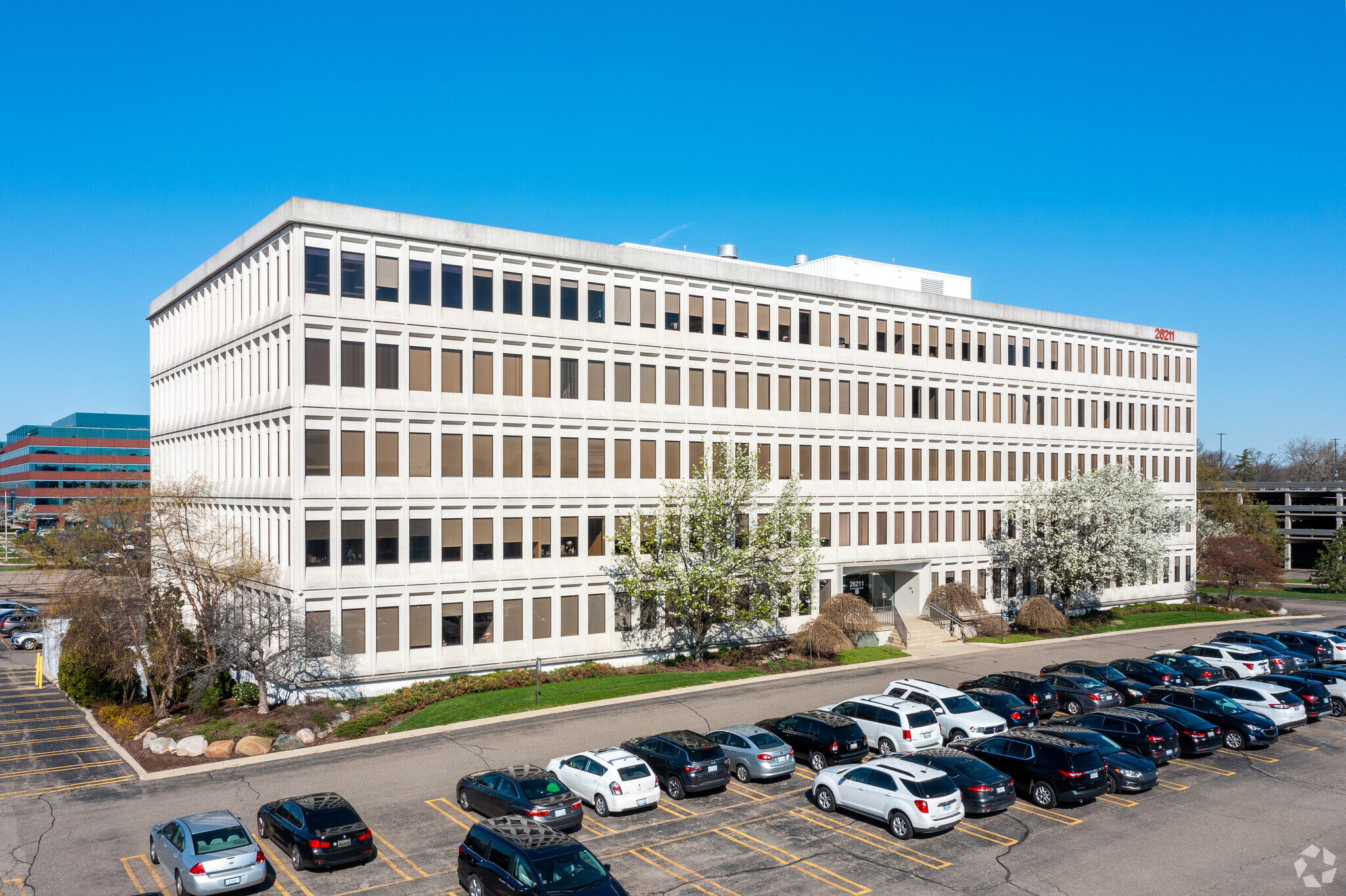 26211 Central Park Blvd, Southfield, MI à louer Photo de l’immeuble– Image 1 sur 23