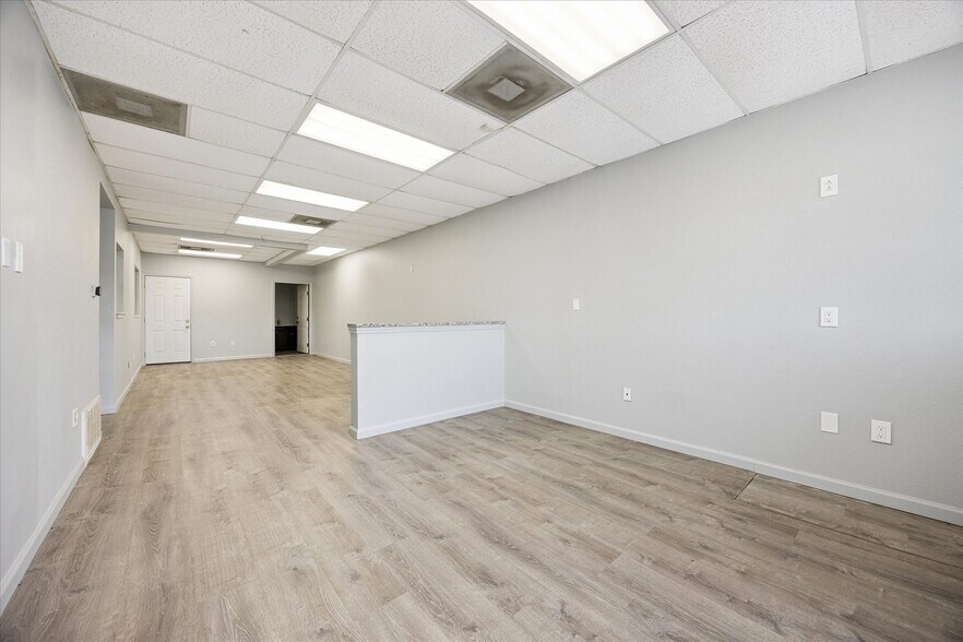 16806 I-35 S, Buda, TX à louer - Photo de l’immeuble – Image 2 sur 14