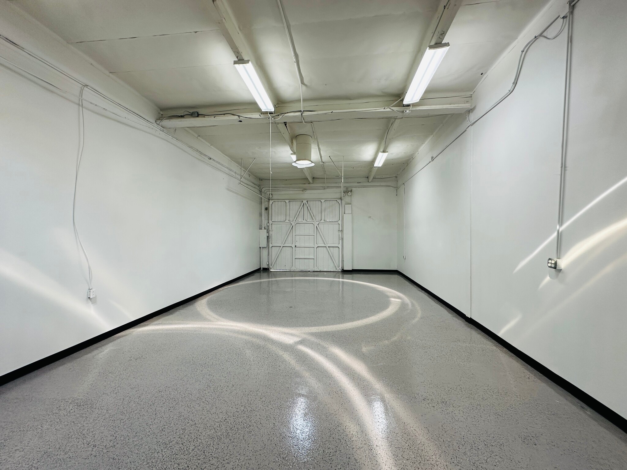 2100 E McFadden Ave, Santa Ana, CA à louer Photo intérieure– Image 1 sur 6