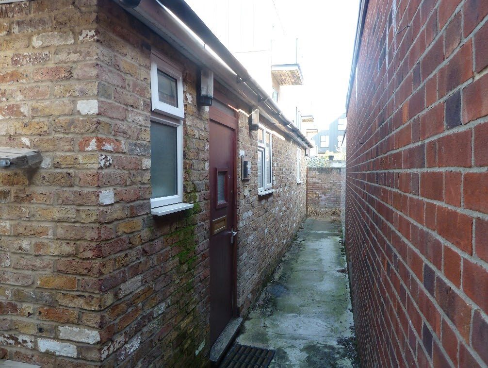 45E Victoria Rd, Surbiton à louer Photo de l’immeuble– Image 1 sur 1