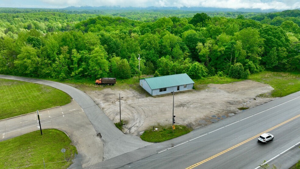 5590 Richmond Rd, Irvine, KY à vendre - Photo de l’immeuble – Image 3 sur 31