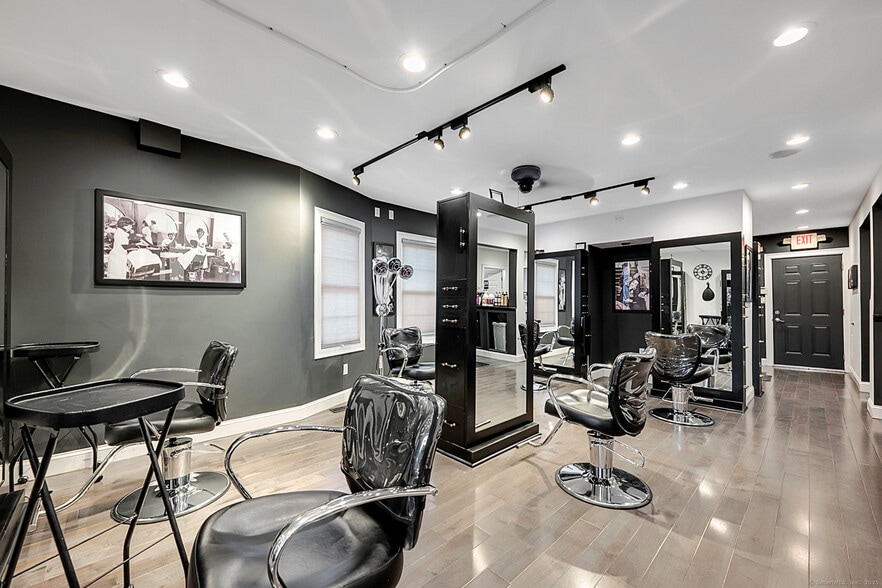 85 Park Rd, West Hartford, CT à vendre - Photo intérieure – Image 3 sur 17